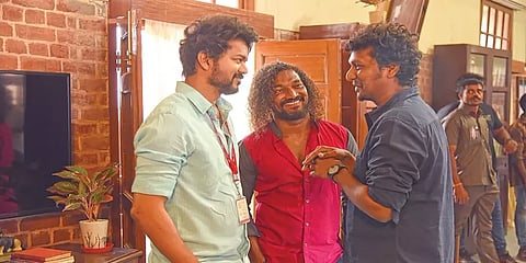 ’ரசிகர்கள் சமூக இடைவெளியை கடைபிடித்து மாஸ்க் அணியவும்!’ - லோகேஷ் கனகராஜ் வேண்டுகோள்