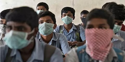 '10, +2 மாணவர்களின் வருகையை கட்டாயப்படுத்தக்கூடாது!' - பள்ளிகளுக்கான அரசின் நெறிமுறைகள்