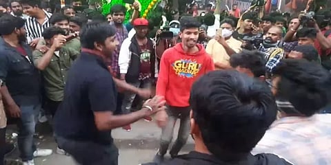 மாஸ்டர்: அதிக ரசிகர்களை அனுமதித்த சென்னை காசி தியேட்டருக்கு ரூ.5,000 அபராதம்!