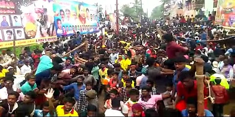 வேலூர்: ஆரவாரத்துடன் அமர்க்களமாக நடைபெற்ற எருதுவிடும் விழா