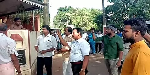 கன்னியாகுமரி: திமுக எம்எல்ஏவுக்கு எதிர்ப்பு தெரிவித்த ஊர்மக்கள்