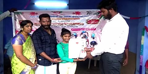 மீன் தொட்டிக்குள் கண்ட பேரண்டாசனம்: உலக சாதனை படைத்த 6ஆம் வகுப்பு மாணவி