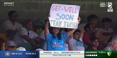 “விரைவில் நலம் பெறு டீம் இந்தியா” - மைதானத்தில் பதாகையை தாங்கிய இந்திய கிரிக்கெட் ரசிகை!