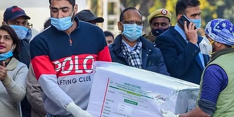 அசாம்: உறைந்த நிலையில் 1,000 டோஸ் கொரோனா தடுப்பூசிகள் -விசாரணைக்கு உத்தரவு