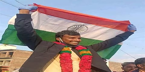 வாழ்த்து சொல்ல குவிந்த மக்கள்.. திக்குமுக்காடிய நடராஜன் ! போட்டோ ஆல்பம்.!