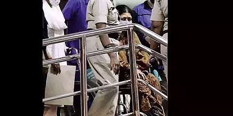 சசிகலாவின் நுரையீரலில் தீவிர தொற்று - மருத்துவ அறிக்கை சொல்வது என்ன?