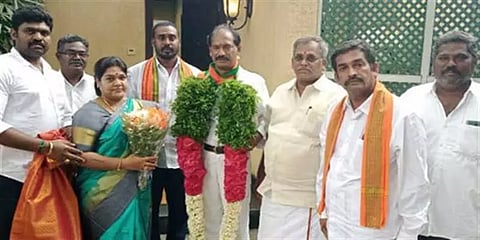 புதுச்சேரி: பாஜகவில் இணைந்த காரைக்கால் பெண் தாதா, சீர்காழி ரவுடி