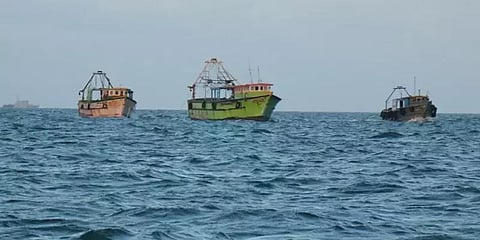 4 மீனவர்களின் உடல்கள் இந்திய கடற்படையிடம் ஒப்படைப்பு