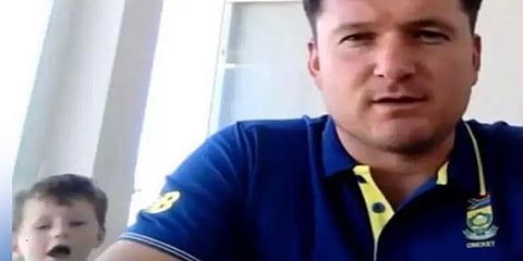 "அப்பா ஷூ லேஸ் கட்டிவிடுங்க" வீடியோ கான்பரசிங்கை கலகலப்பாக்கிய கிரீம் ஸ்மித் மகன்!