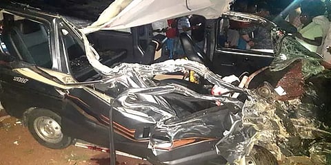 புதுக்கோட்டை: லாரியும், வேனும் நேருக்கு நேர் மோதிய விபத்தில் 3 பேர் உயிரிழப்பு