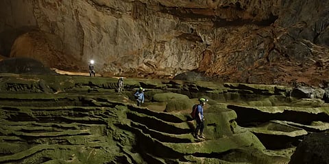 9 கிமீ நீளம்; 40 மாடி கட்டிடம் கட்டுமளவு வானளாவிய உயரம்; சன் டூங் குகையின் ஆச்சரிய படங்கள்