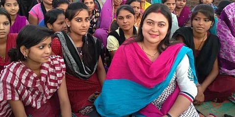 கண்ணான கண்ணே.. மகள்களுடன் புகைப்படங்களை பகிரும் பிரபலங்கள்