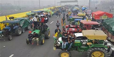 டிராக்டர்களுக்கு எரிபொருள் நிரப்ப வேண்டாம் என உ.பி அரசு உத்தரவு எனத் தகவல்
