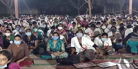 சிதம்பரம் ராஜா முத்தையா மருத்துவக் கல்லூரி: போராட்டக்களத்தில் தொடரும் வகுப்புகள்!