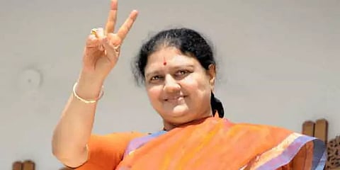 சசிகலா விடுதலையை கால தாமதப்படுத்த சதி - சிறை நிர்வாகம் மீது போலீசில் புகார்