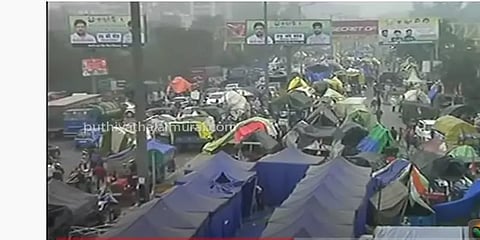 பேரணிக்காக தயார் நிலையில் 2 லட்சம் டிராக்டர்கள்: குவியும் தமிழக விவசாயிகள்!