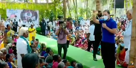 கரூர்: ராகுல் காந்திக்கு பழைய 500 ரூபாய் நோட்டை கொடுத்த விவசாயி!