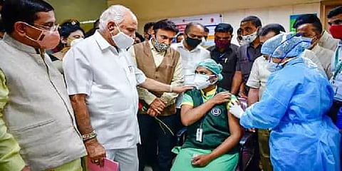 கர்நாடகாவில் 2 லட்சம் சுகாதாரப் பணியாளர்களுக்கு கொரோனா தடுப்பூசி: அரசு தகவல்