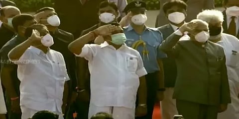 குடியரசு தின விழா: சென்னையில் தேசிய கொடியேற்றினார் ஆளுநர் பன்வாரிலால் புரோகித்