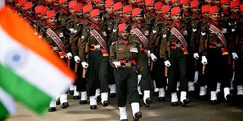 குடியரசு தினவிழா: டெல்லியில் தேசிய கொடியை ஏற்றினார் குடியரசுத் தலைவர்