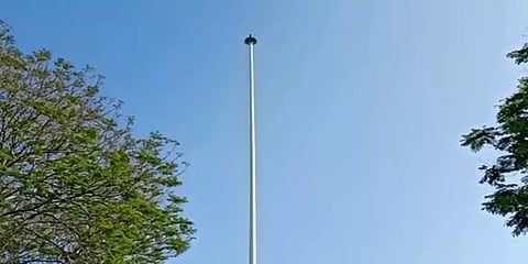 காஞ்சிபுரம்: ரயில் நிலைய கொடிக்கம்பத்தில் தேசியக் கொடியை ஏற்றாத ரயில்வே நிர்வாகம்!