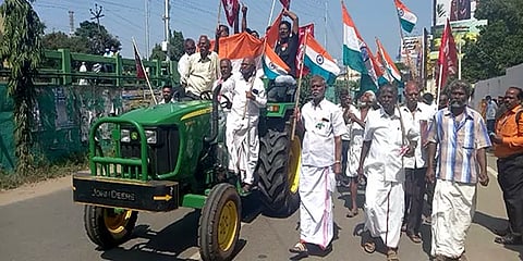 டெல்லி டிராக்டர் பேரணிக்கு ஆதரவு: தமிழகத்தின் பல இடங்களில் விவசாயிகள் பேரணி!