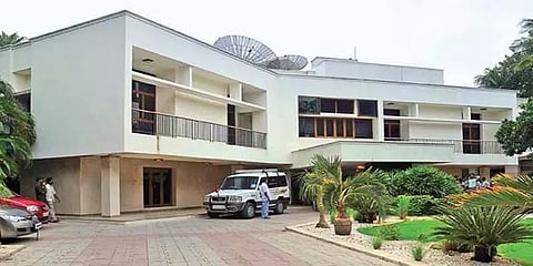 நினைவு இல்லமாக மாற்றப்பட்டிருக்கும் ஜெயலலிதா வாழ்ந்த 'வேதா இல்லம்' இன்று திறப்பு!