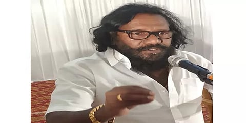 "ஆயுதங்களை துறப்போம், அறிவு சார்ந்த அரசியலை கையிலே எடுப்போம்!"- கருணாஸ் பேச்சு