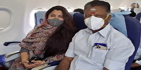 துணை முதல்வருடன் பயணித்ததில் பெருமை - நடிகை குஷ்பு