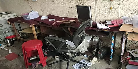 தட்டச்சு பயிற்சிக்கு சென்ற மாணவி காணவில்லை; பயிற்சி மையத்தை அடித்து நொறுக்கிய மர்ம கும்பல்