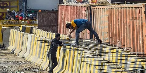 'மகாபஞ்சாயத்துகள்' துணையுடன் 'சக்கா ஜாம்' - விவசாயிகளுக்கு எதிரான 'முள்வேலி'-யின் பின்னணி!