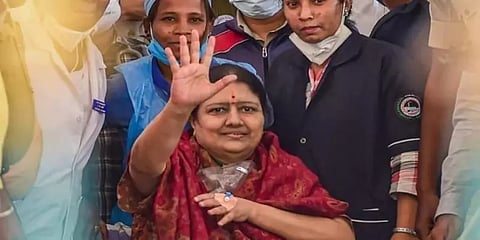 ஓ.பன்னீர்செல்வத்தின் தர்மயுத்தம் நடந்த நாளில் தமிழகம் திரும்ப சசிகலா திட்டம்