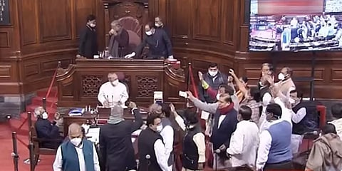 வேளாண் சட்டங்களை எதிர்த்து எதிர்கட்சிகள் அமளி; மக்களவை நாளை வரை ஒத்திவைப்பு!