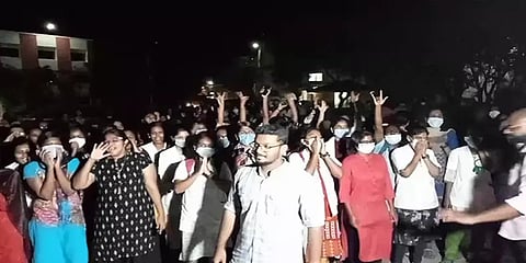 சிதம்பரம்: அரசின் உத்தரவை அடுத்து மருத்துவ மாணவர்களின் போராட்டம் வாபஸ்