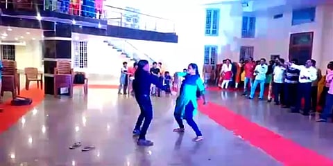 திருவள்ளூர்: பணிச்சுமை ,மன உளைச்சலை போக்க உற்சாகமாக நடனமாடி மகிழ்ந்த காவலர்கள்