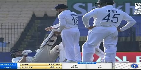 "ஆஹா இதுதான் கிரிக்கெட்டின் ஸ்பிரிட்" வைரலாகும் ’கோலி - ஜோ ரூட்’ புகைப்படம்!