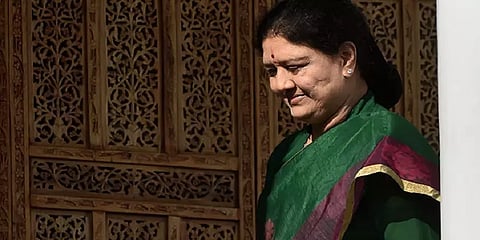 சசிகலாவுக்கு பாதுகாப்புகோரி பெரியகுளம் அம்மா பேரவை நிர்வாகி டிஜிபியிடம் மனு