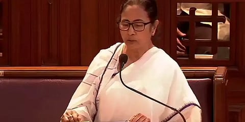 'நேதாஜி பட்டாலியன்', ஆளுநருக்கு அழைப்பில்லை.. - மே.வ சட்டப்பேரவையில் மம்தா காட்டிய அதிரடி!