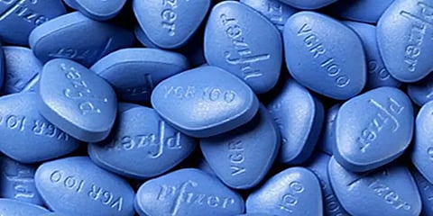 “இவ்வளவு வயாகரா மாத்திரைகளா!" அமெரிக்க ஏர்போர்ட்டில் வசமாக சிக்கிய இந்தியர்!