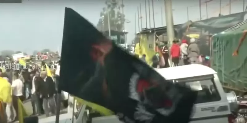 விவசாயிகள் போராட்டத்தில் காலிஸ்தான் கொடி? டிராக்டரில் பறந்த கொடியால் சர்ச்சை!