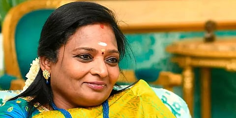 தாமரையையும் இரட்டை இலையையும் வைத்து தமிழிசை சொல்லிய குட்டிக் கதை