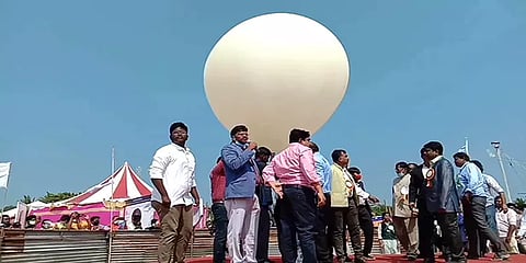 ராமேஸ்வரம்: ராட்சத பலூன் மூலம் செலுத்தப்பட்ட 100 சிறிய செயற்கைக்கோள்கள்!