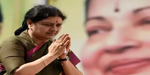 சசிகலா அதிமுக கொடியை பயன்படுத்த அமைச்சர்கள் எதிர்ப்பது ஏன்? - ஓர் அலசல்