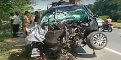 திண்டிவனம்: மரத்தில் கார் மோதி விபத்து: ஒரே குடும்பத்தைச் சேர்ந்த 4 பேர் பலி