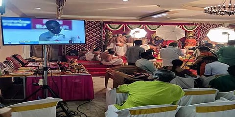 இந்தியா VS இங்கிலாந்து: திருமண விழாவில் லைவ் ஸ்ட்ரீம் செய்யப்பட்ட சென்னை டெஸ்ட் போட்டி!