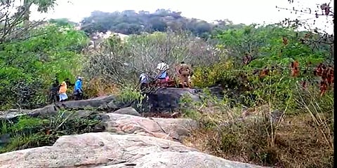 கிருஷ்ணகிரி: தீக்காயங்களுடன் மர்மமான முறையில் இறந்து கிடந்த சிறுவன்; போலீஸ் விசாரணை