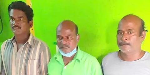 போலி ஆவணம் மூலம் ரூ. 2.50 கோடி மதிப்புள்ள தாத்தாவின் நிலத்தை அபகரித்த பேரன்கள் கைது!