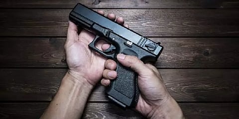 உ.பி: சண்டை முற்றியதால் கணவனை சுட்டுக்கொன்று தானும் தற்கொலை செய்துகொண்ட பெண்