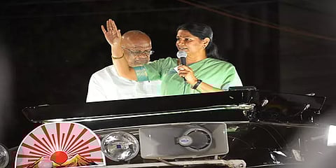 "யாரால் முதல்வரானாரோ அவர்களுக்கே துரோகம் செய்தவர் பழனிசாமி" - கனிமொழி