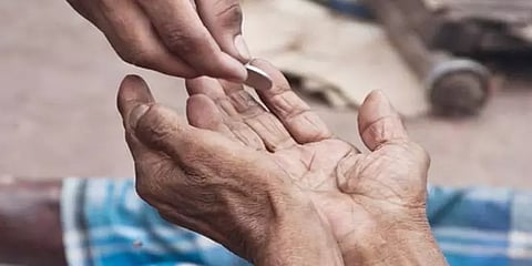 பிச்சை எடுப்பது கிரிமினல் குற்றமா? - மாநில அரசுகளுக்கு உச்சநீதிமன்றம் நோட்டீஸ்